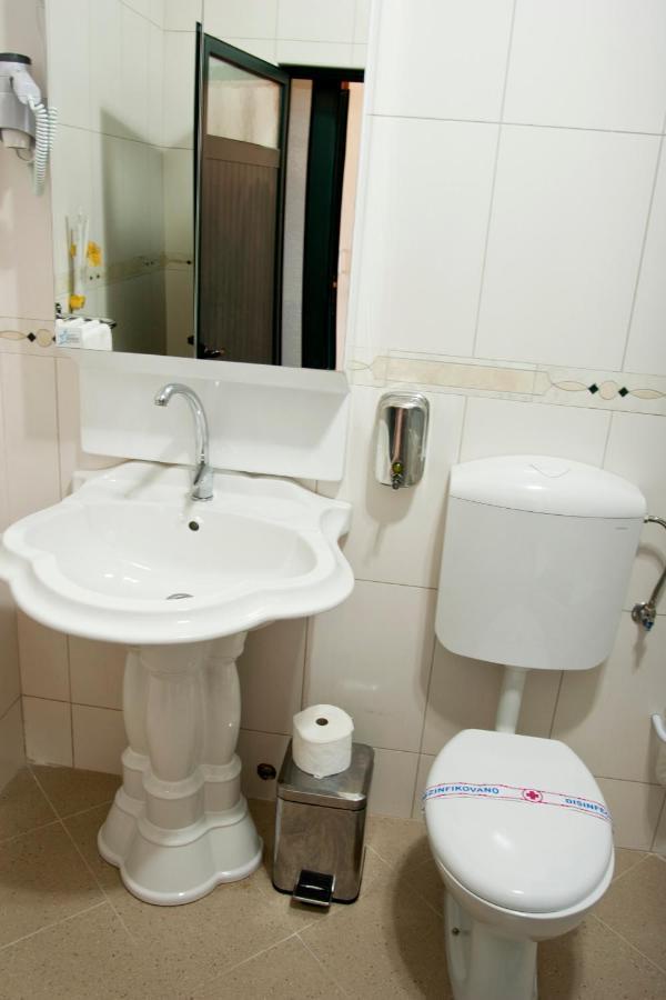 Apartmani Aida Ulcinj Exterior foto